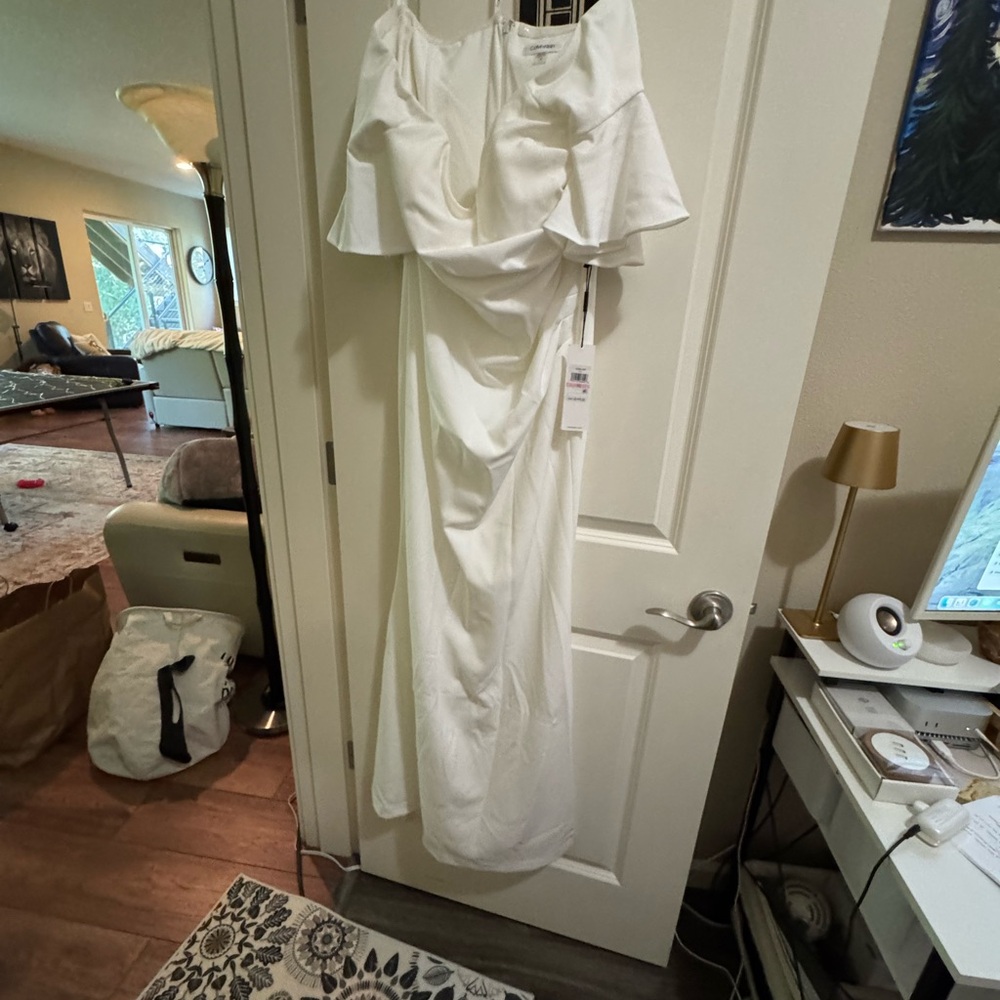 Calvin Klein Elegant White Off-Shoulder Dress